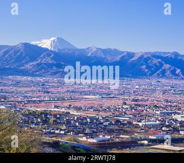 Paesaggi della Prefettura di Yamanashi la pesca fiorisce nella città di Yamanashi e il Monte Fuji in lontananza l'osservatorio senza nome Foto Stock