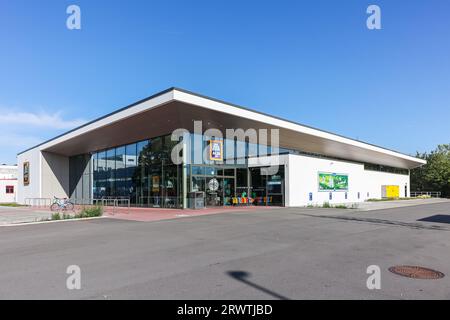 Stoccarda, Germania - 30 luglio 2023: Filiale di Aldi Süd, negozio discount di supermercato moderno a Stoccarda, Germania. Foto Stock