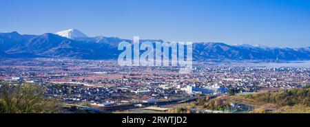 Paesaggi della Prefettura di Yamanashi la pesca fiorisce nella città di Yamanashi e il Monte Fuji in lontananza l'osservatorio senza nome Foto Stock