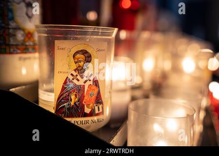 Candele votive, Basilica di San Sernín, Tolosa, alta Garonna, Repubblica francese, Europa Foto Stock