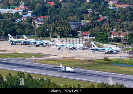 Ko Samui, Thailandia - 11 febbraio 2023: Aerei di Bangkok all'aeroporto di Ko Samui in Thailandia. Foto Stock