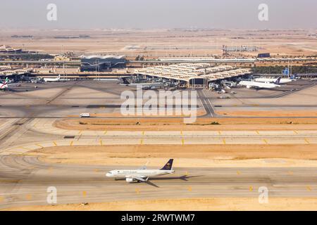 Riyadh, Arabia Saudita - 15 febbraio 2023: Veduta aerea dell'aeroporto internazionale di Riyadh, Arabia Saudita. Foto Stock