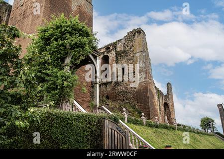 Kenilworth Inghilterra 29 luglio 2023 Castello di Kenilworth i giardini di Elizabethan in piena fioritura in una giornata di sole Foto Stock