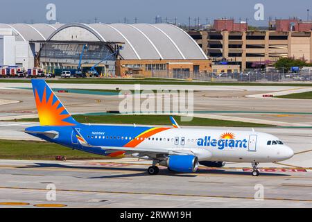 Chicago, Stati Uniti - 4 maggio 2023: Allegiant Air Airbus A320 presso l'aeroporto Midway di Chicago (MDW) negli Stati Uniti. Foto Stock