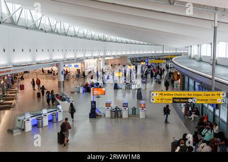 New York, Stati Uniti - 30 aprile 2023: Terminal 5 dell'aeroporto JFK di New York negli Stati Uniti. Foto Stock