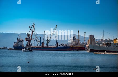 Il porto di fiume è un porto marittimo di fiume, in Croazia, situato sulla riva del Golfo del Quarnero nel Mare Adriatico. Foto Stock