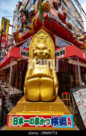 Statua di Billiken, il simbolo di Osaka Foto Stock