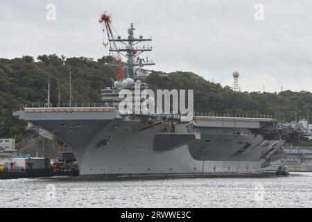 Yokusuka, Giappone. 21 settembre 2023. La portaerei di classe Nimitz USS Ronald Reagan (CVN 76) è ancorata alla Fleet Activities Yokosuka nella prefettura di Kanagawa, in Giappone, giovedì 21 settembre 2023. Foto di Keizo Mori/UPI Credit: UPI/Alamy Live News Foto Stock