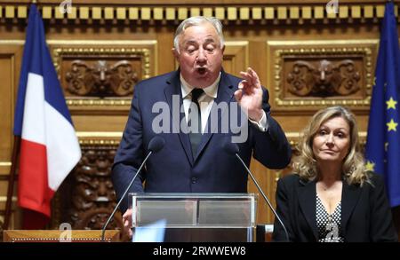 Il presidente francese del Senato Gerard Larcher tiene un discorso prima che il re britannico si rivolga ai senatori e ai membri dell'Assemblea nazionale al Senato francese, la prima volta che un membro della famiglia reale britannica ha parlato dalla camera del Senato, a Parigi il 21 settembre 2023. Il re britannico Carlo III e sua moglie la regina Camilla sono in visita di stato di tre giorni a partire dal 20 settembre 2023 a Parigi e Bordeaux, sei mesi dopo le rivolte e gli scioperi forzarono il rinvio dell'ultimo minuto della sua prima visita di stato come re. Foto di Emmanuel Dunand/Pool/ABACAPRESS.COM Foto Stock