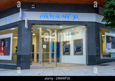 Ourense, Spagna 09 20 2023: Facciata di un ufficio bancario di Abanca Foto Stock