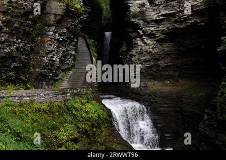 Cascata e sentiero al Watkins Glen State Park di New York Foto Stock