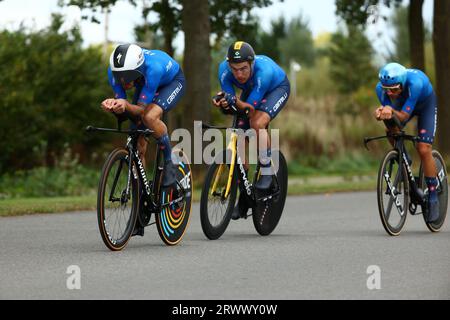 Emmen, Paesi Bassi. 21 settembre 2023. I piloti italiani raffigurati durante la gara di cronometro a squadre miste d'élite, una pista di 38 km a Emmen, nei Paesi Bassi, nella seconda giornata dei Campionati europei di ciclismo su strada UEC, giovedì 21 settembre 2023. I campionati europei di ciclismo si svolgono dal 20 al 24 settembre. BELGA PHOTO DAVID PINTENS Credit: Belga News Agency/Alamy Live News Foto Stock