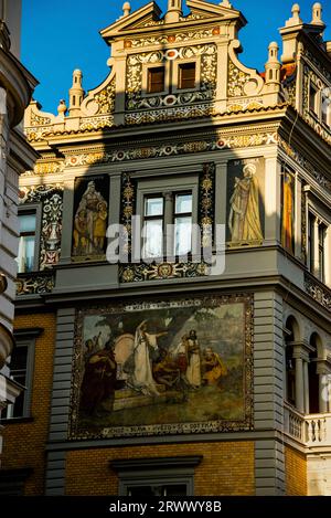 Facciata dipinta neorinascimentale a Praga, Repubblica Ceca. Foto Stock