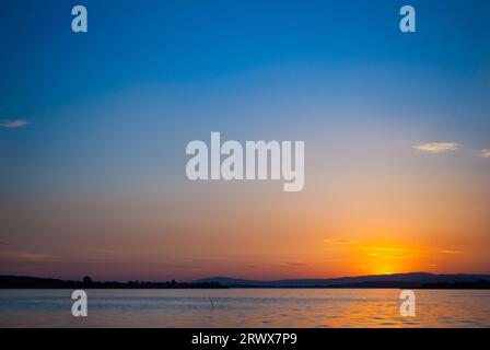 Tramonto nel lago Ulubat, tramonto a Golyazi Foto Stock