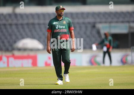 Tamim Iqbal Khan, ex capitano dell'ODI e batter d'apertura durante il primo incontro OFI di tre match a Sher-e in Bangladesh e nuova Zelanda Foto Stock