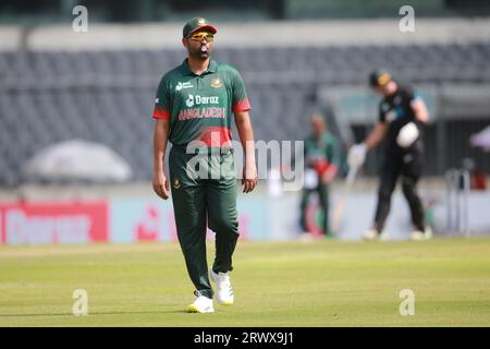 Tamim Iqbal Khan, ex capitano dell'ODI e batter d'apertura durante il primo incontro OFI di tre match a Sher-e in Bangladesh e nuova Zelanda Foto Stock