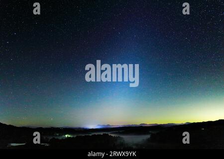 Mare di nuvole e stelle nella risaia terrazzata di Hoshitoge Foto Stock