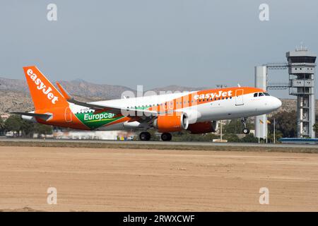 Aerolínea de bajo coste EasyJet en el aeropuerto de Alicante Foto Stock