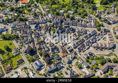 Vista aerea, centro del villaggio, evang. Jakobus e Cathol. Chiesa di Sankt Jakobus con torre a cipolla, Breckerfeld, zona della Ruhr, Renania settentrionale-Vestfalia, Foto Stock