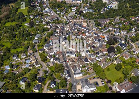 Vista aerea, centro del villaggio, evang. Jakobus e Cathol. Chiesa di Sankt Jakobus con torre a cipolla, Breckerfeld, zona della Ruhr, Renania settentrionale-Vestfalia, Foto Stock