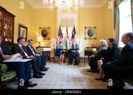 Austin, Texas, Stati Uniti. 20 settembre 2023. Il presidente ungherese KATALIN NOVÃK visita il governatore del Texas GREG ABBOTT alla residenza del governatore ad Austin per parlare di commercio e sviluppo economico il 21 settembre 2023. (Immagine di credito: © Bob Daemmrich/ZUMA Press Wire) SOLO USO EDITORIALE! Non per USO commerciale! Foto Stock