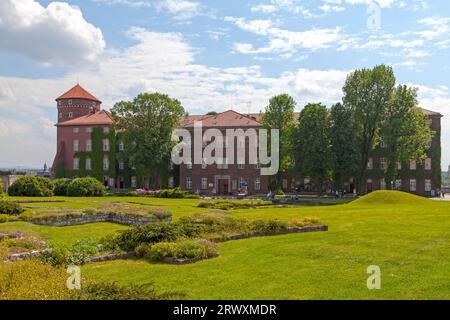 Cracovia, Polonia - 7 giugno 2019: Il centro conferenze ed esposizioni di Wawel (in polacco: Centrum wystawowo konferencyjne Wawel) è un ex ospedale situato Foto Stock