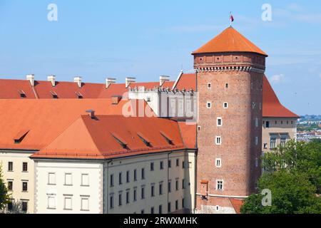 Cracovia, Polonia - 7 giugno 2019: La torre Senatorska (in polacco: Baszta Senatorska na Wawelu) è la più alta delle tre torri completamente conservate di Wawel. Tog Foto Stock