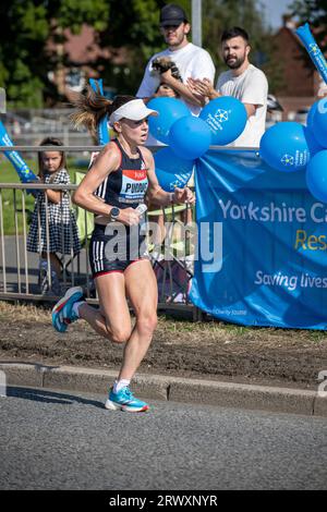 Charlotte Purdue finisce terza alla Great North Run 2023 Foto Stock