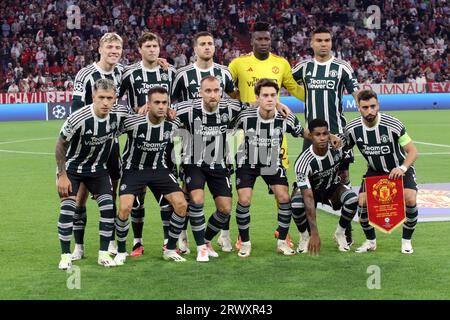 MONACO, Germania. , . Formazione DEL MANCHESTER UNITED: 24 Andre ONANA, Keeper, 2 Victor LINDELOEF, Lindelöf, 6 Lisan dro MARTINEZ, 8 Bruno FERNANDES © , 10 Marcus RASHFORD, 11 Rasmus HOJLUND, 14 Christian ERIKSEN, 15 Sergio REGUILON, 18 CASEMIRO, 20 Diogo DALOT, 28 Facundo PELLISTRI durante la UEFA Champions League Goup Una partita tra FC BAYERN Muenchen e MANCHESTER-UNITED all'Allianz Arena, lo Stadio di Monaco il 20 settembre. A Muenchen (foto di Arthur THILL/ATP Images) (THILL Arthur/ATP/SPP) credito: SPP Sport Press Photo. /Alamy Live News Foto Stock