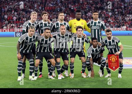 MONACO, Germania. , . Formazione DEL MANCHESTER UNITED: 24 Andre ONANA, Keeper, 2 Victor LINDELOEF, Lindelöf, 6 Lisan dro MARTINEZ, 8 Bruno FERNANDES © , 10 Marcus RASHFORD, 11 Rasmus HOJLUND, 14 Christian ERIKSEN, 15 Sergio REGUILON, 18 CASEMIRO, 20 Diogo DALOT, 28 Facundo PELLISTRI durante la UEFA Champions League Goup Una partita tra FC BAYERN Muenchen e MANCHESTER-UNITED all'Allianz Arena, lo Stadio di Monaco il 20 settembre. A Muenchen (foto di Arthur THILL/ATP Images) (THILL Arthur/ATP/SPP) credito: SPP Sport Press Photo. /Alamy Live News Foto Stock