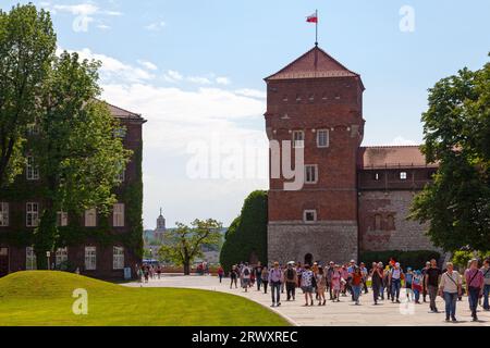 Cracovia, Polonia - 7 giugno 2019: La Torre dei ladri (in polacco: Baszta Złodziejska) è una delle tre torri completamente conservate del Castello di Wawel, situata nel Foto Stock