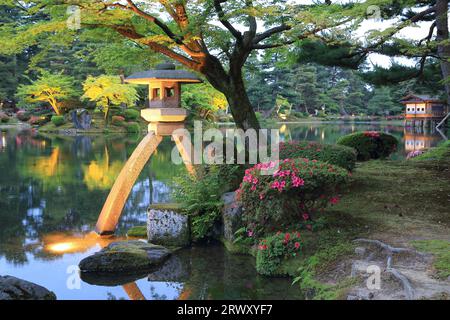 Illuminazione estiva nel giardino Kenrokuen di Ishikawa Foto Stock