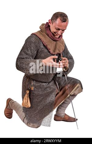 Cavaliere normanno vestito guerriero seconda metà del 11 ° secolo. Isolato su bianco Foto Stock