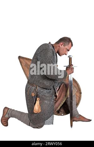 Cavaliere normanno vestito guerriero seconda metà del 11 ° secolo. Isolato su bianco Foto Stock