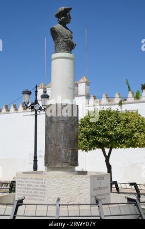 Moguer, Spagna - 30 luglio 2023: Monumento commemorativo a Cristobal Colon in occasione del cinque centenario della sua morte a Moguer, una piccola città situata nella provincia Foto Stock