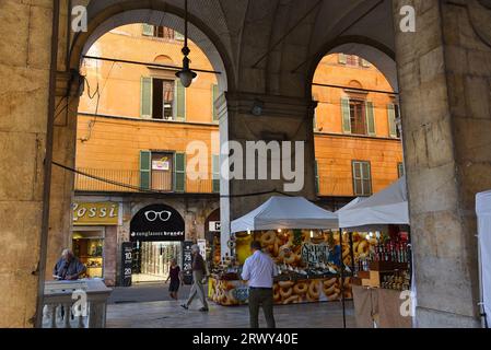 Pisa, Italia. 19 settembre 2023. Una delle tante strade pittoresche di Pisa, in Toscana. Foto di alta qualità Foto Stock