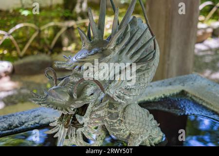 Un waterhouse con una sorgente termale nel terreno del Tempio di Izu Shuzenji Foto Stock