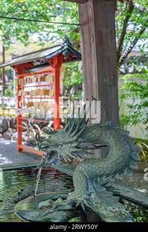 Un waterhouse con una sorgente termale nel terreno del Tempio di Izu Shuzenji Foto Stock