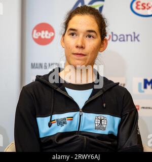 Nieuw Amsterdam, Paesi Bassi. 21 settembre 2023. Belga Katrijn De Clercq nella foto durante una conferenza stampa sul secondo giorno di campionati europei di ciclismo su strada a Nieuw-Amsterdam, nei Paesi Bassi, giovedì 21 settembre 2023. I campionati europei di ciclismo si svolgono dal 20 al 24 settembre. BELGA PHOTO DAVID PINTENS Credit: Belga News Agency/Alamy Live News Foto Stock