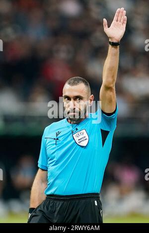 21 settembre 2023, Assia, Francoforte sul meno: Calcio: UEFA Europa Conference League, Eintracht Frankfurt - FC Aberdeen, fase a gironi, gruppo G, Matchday 1, Deutsche Bank Park: Arbitro Chrysovalantis Theouli gestures. Foto: Uwe Anspach/dpa Foto Stock