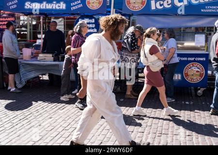Seattle, Stati Uniti. 8 settembre 2023. Gente al Pike Place Market. Foto Stock