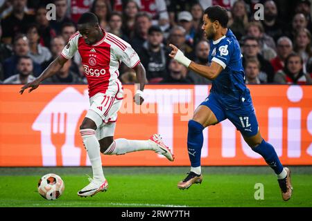 Amsterdam, Francia, Paesi Bassi. 21 settembre 2023. Carlos BORGES di Amsterdam e Renan LODI DI Marsiglia durante la partita di UEFA Europa League gruppo B tra l'Ajax Amsterdam e l'Olympique de Marseille (OM) al Johan Cruijff Arena Stadium il 21 settembre 2023 ad Amsterdam, Paesi Bassi. (Immagine di credito: © Matthieu Mirville/ZUMA Press Wire) SOLO USO EDITORIALE! Non per USO commerciale! Foto Stock