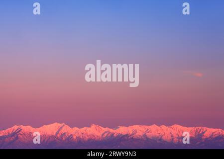 Morgenrot nelle Alpi settentrionali, inclusa la catena montuosa Hakuba Foto Stock