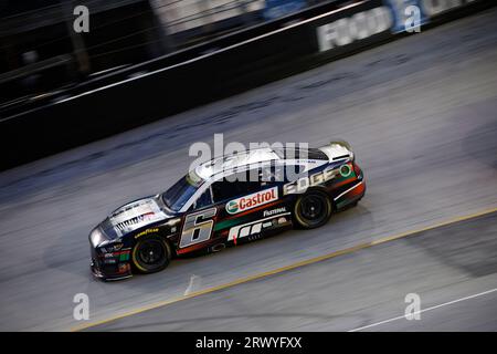 Bristol, Tennessee, Stati Uniti. 16 settembre 2023. Brad Keselowski (6), pilota della NASCAR Cup Series, che corre per la Bass Pro Shops Night Race presso il Bristol Motor Speedway di Bristol, Tennessee. (Immagine di credito: © Stephen A Arce Grindstone Media/ASP) SOLO USO EDITORIALE! Non per USO commerciale! Foto Stock