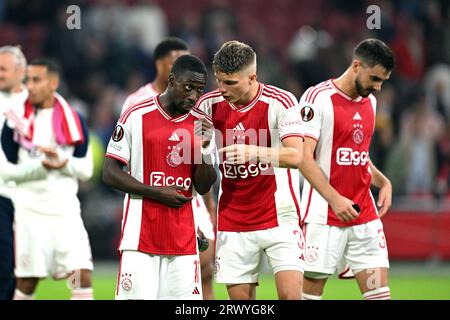 AMSTERDAM - (l-r) Carlos Forbs dell'Ajax, Anton Gaaei dell'Ajax dopo la partita di UEFA Europa League tra l'Ajax Amsterdam e l'Olympique de Marseille alla Johan Cruijff Arena il 21 settembre 2023 ad Amsterdam, Paesi Bassi. ANP OLAF KRAAK Foto Stock