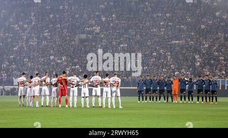 Bergamo, 21 settembre 2023. Minuto di silenzio durante la partita di calcio di Europa League tra Atalanta e Rakow Czestochowa allo Stadio Gewiss il 21 settembre 2023 a Bergamo, Italia. Crediti: Stefano Nicoli/Speed Media/Alamy Live News Foto Stock