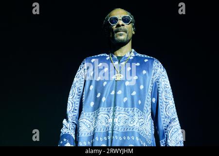 Colonia, Germania. 21 settembre 2023. Il rapper Snoop Dogg è sul palco durante un concerto alla Lanxess Arena. Credito: Henning Kaiser/dpa/Alamy Live News Foto Stock