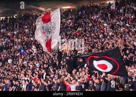 Amsterdam, Paesi Bassi. 21 settembre 2023. AMSTERDAM, PAESI BASSI - 21 SETTEMBRE: Tifosi e tifosi dell'AFC Ajax applaudono durante la partita del gruppo B di UEFA Champions League tra l'AFC Ajax e l'Olympique de Marseille alla Johan Cruijff Arena il 21 settembre 2023 ad Amsterdam, Paesi Bassi. (Foto di Andre Weening/Orange Pictures) credito: Orange Pics BV/Alamy Live News Foto Stock