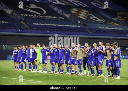 Zagabria, Croazia. 21 settembre 2023. I giocatori della Dinamo Zagabria riconoscono i tifosi dopo la partita del gruppo C di UEFA Europa Conference League tra Dinamo Zagabria e Astana allo Stadion Maksimir il 21 settembre 2023 a Zagabria, Croazia. Foto: Goran Stanzl/PIXSELL credito: Pixsell/Alamy Live News Foto Stock