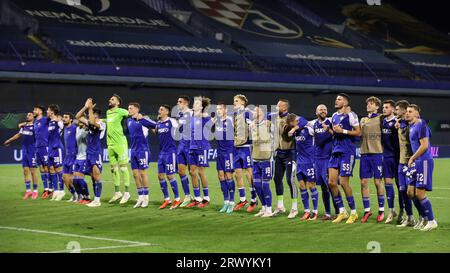 Zagabria, Croazia. 21 settembre 2023. I giocatori della Dinamo Zagabria riconoscono i tifosi dopo la partita del gruppo C di UEFA Europa Conference League tra Dinamo Zagabria e Astana allo Stadion Maksimir il 21 settembre 2023 a Zagabria, Croazia. Foto: Goran Stanzl/PIXSELL credito: Pixsell/Alamy Live News Foto Stock